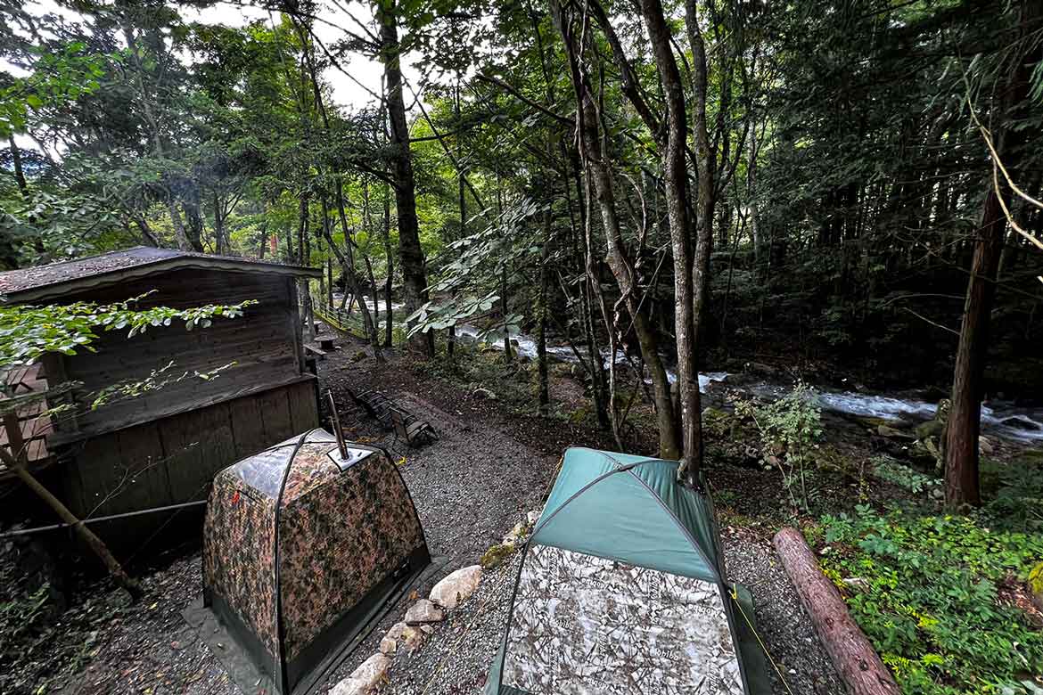 開放感抜群！大自然に囲まれたテントサウナでととのう。山梨県笛吹市「オートキャンプ すずらん」