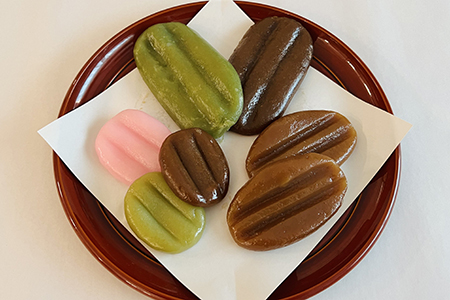 【100年フード】桃の節句を祝う素朴な餅菓子。静岡県「すわま」