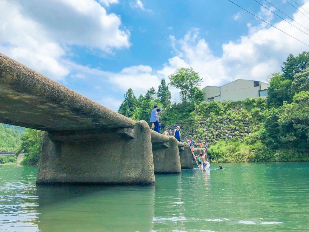 四万十川で最古。地元に愛されてきた「一斗俵沈下橋」