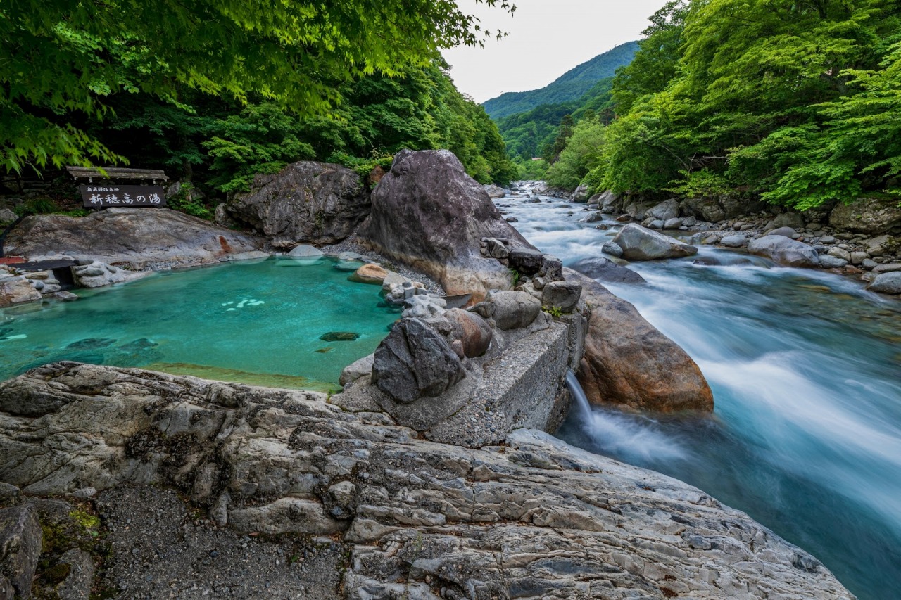 期間限定の風物詩。川沿いの解放感がたまらない！ 