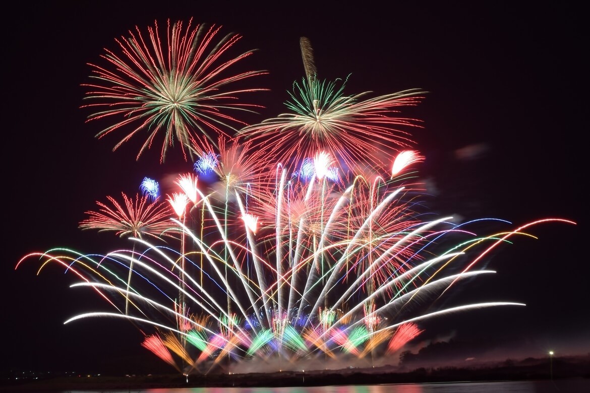 約7,000発の花火が伊勢の夜空を彩る「伊勢神宮奉納全国花火大会」7/13開催