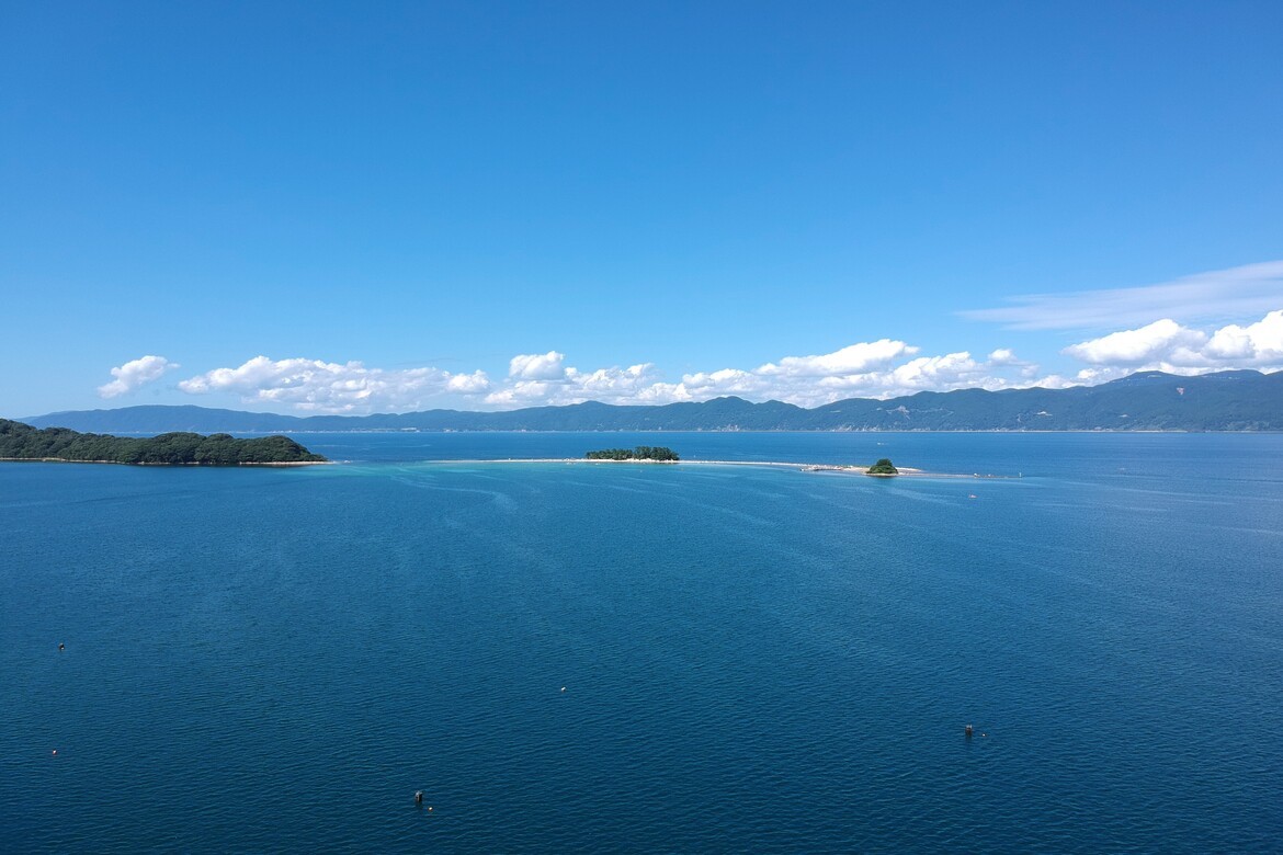 7・8月しか渡ることのできない北陸のハワイ「水島」フェリー運航開始