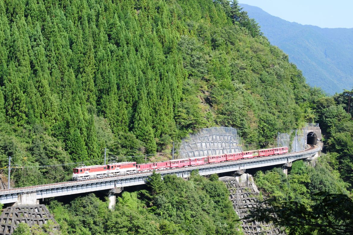 日本で唯一のアプト式列車が走る「南アルプスあぷとライン」