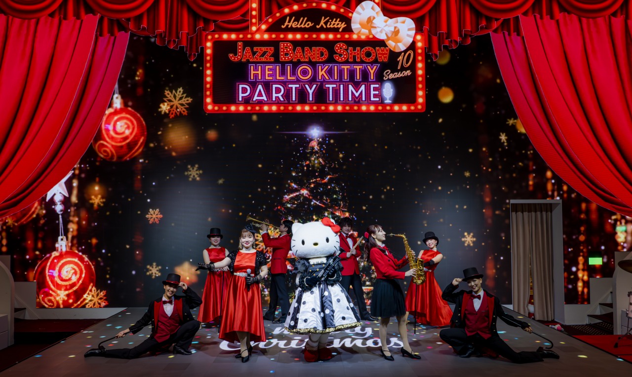 ショーを鑑賞しながら優雅に食事「HELLO KITTY SHOW BOX」