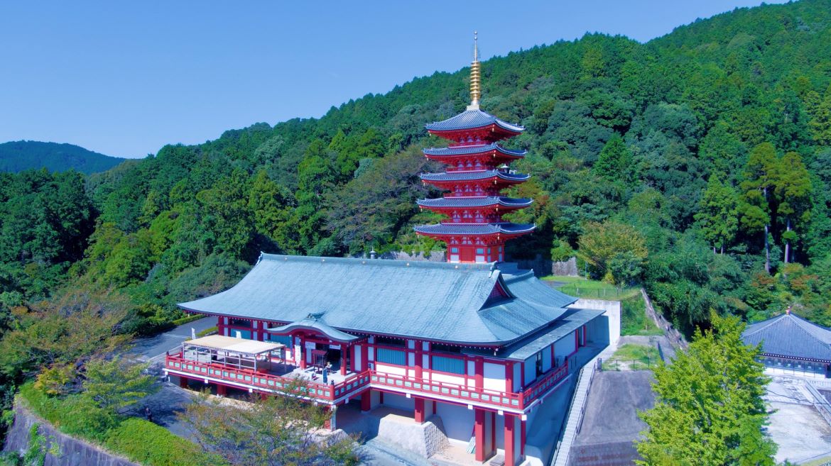 基山の山あいに佇む寺院「本福寺」