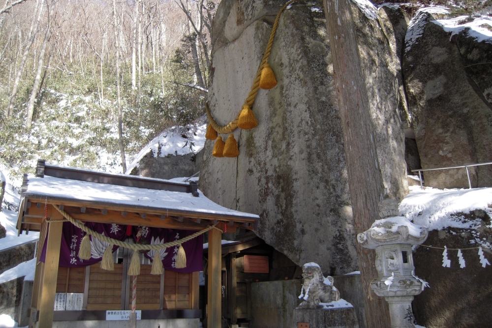 石割神社