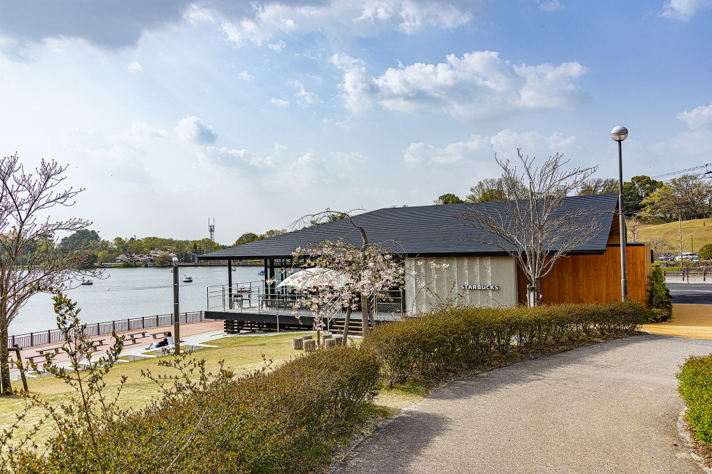 公園のひと休みスポット「鞍ヶ池」