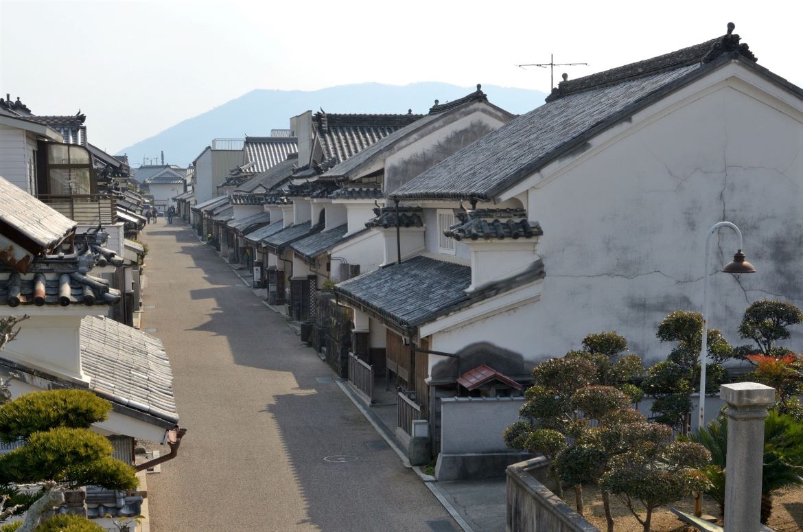 江戸時代からの情緒を残す「うだつの町並み」